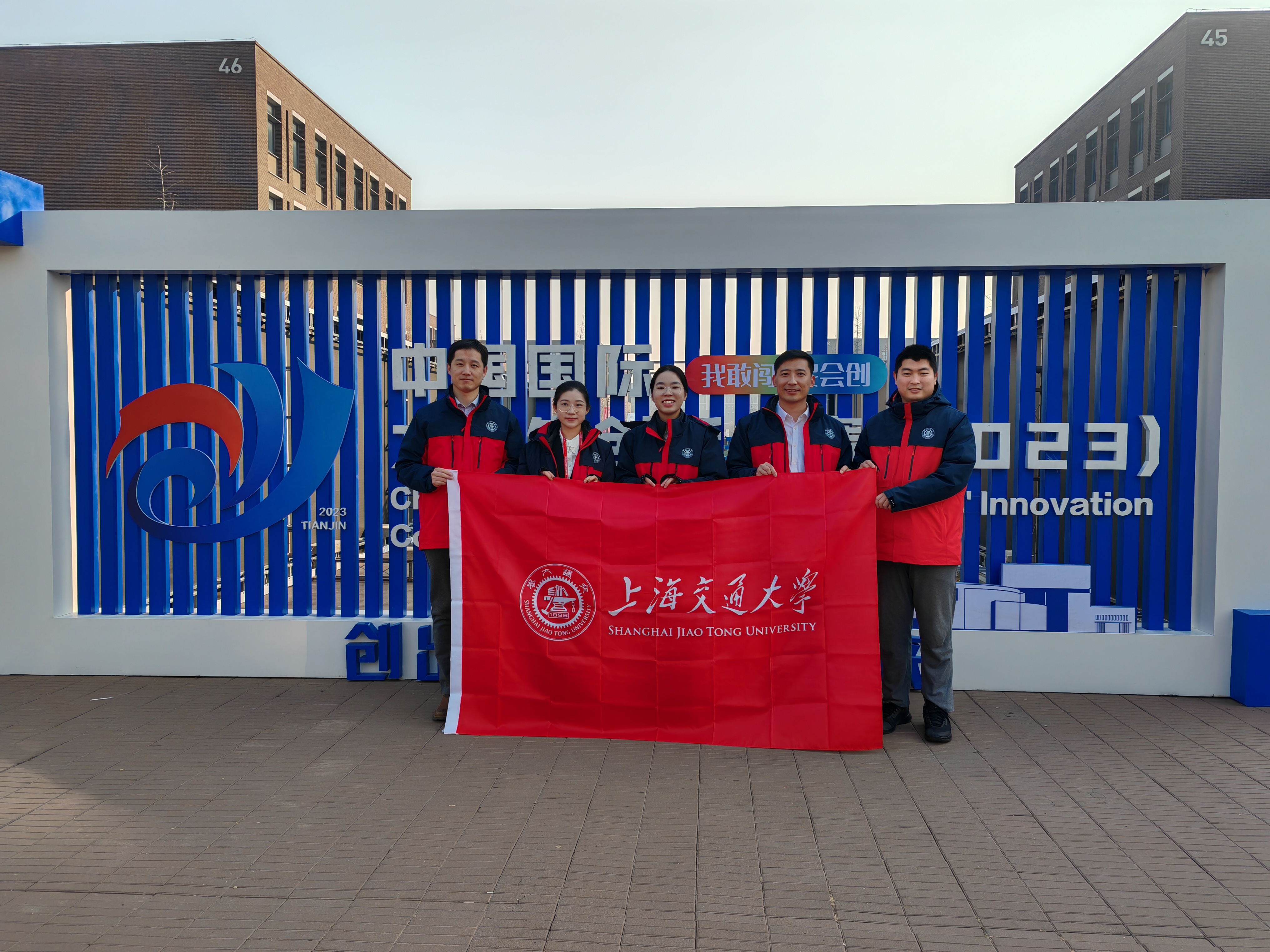 1702256355792042.jpg 团队合照1.jpg